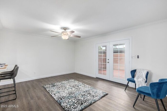 Building Photo - Furnished Optional 3 bed 2 bath Townhome
