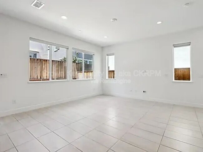 Building Photo - 1363 S Shields Ave