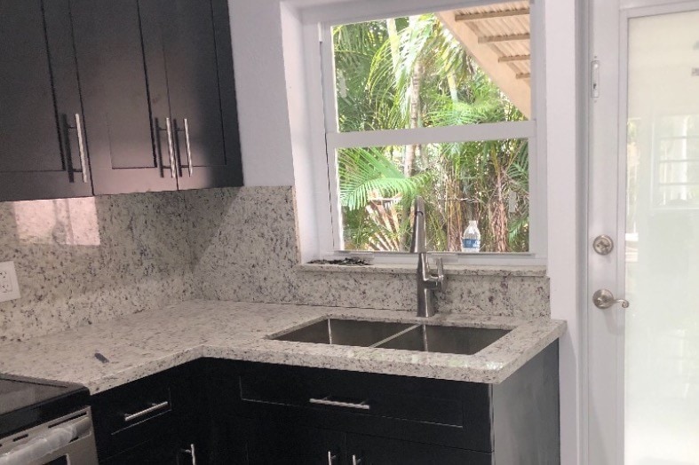 Primary Photo - 634 SE 4th Pl