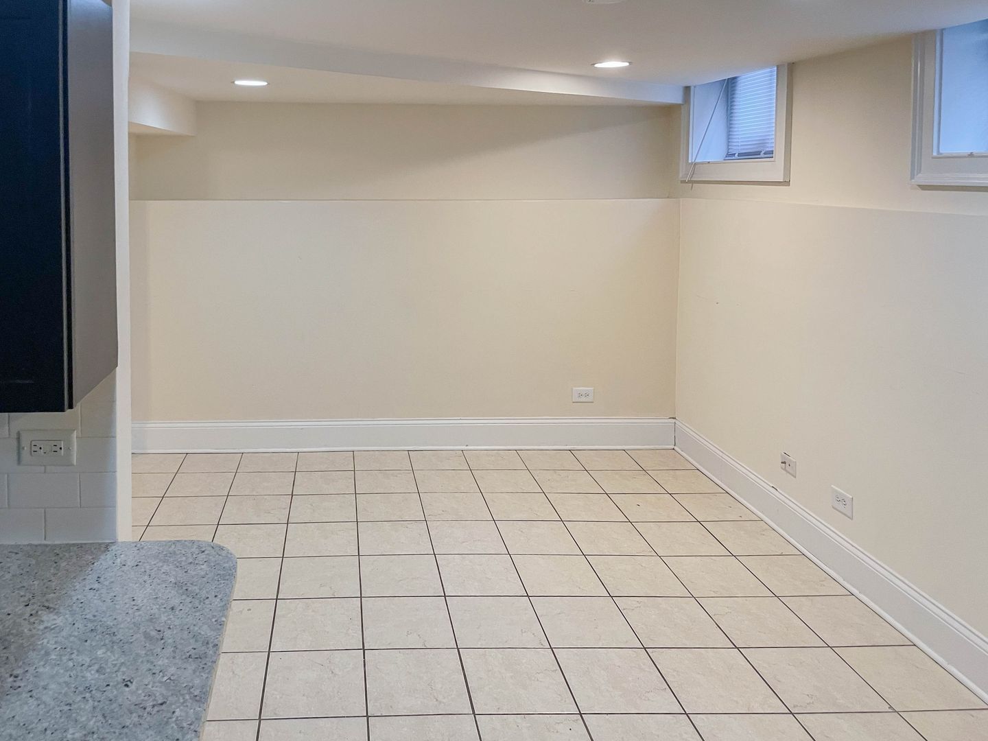 Building Photo - 871 W Lill Ave