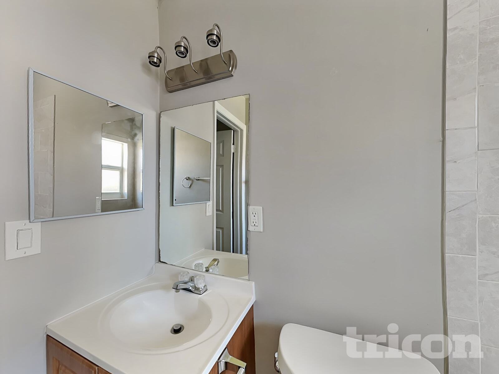 Building Photo - 3909 W Wallace Ave