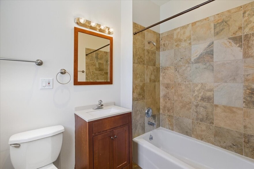 Building Photo - 4641 N Rockwell St