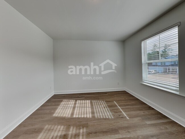 Building Photo - 6034 Rosemore Ln