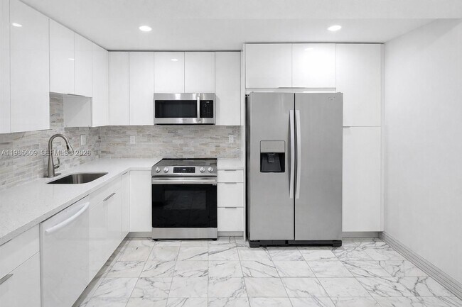 Building Photo - 290 174th St St