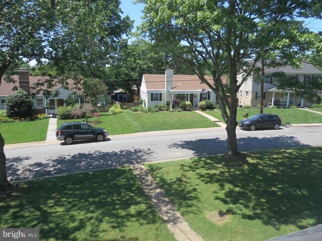 Building Photo - 9603 Evergreen St