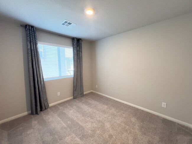 Building Photo - 4 bedroom, 2.5 bathroom home located in North West, Las Vegas