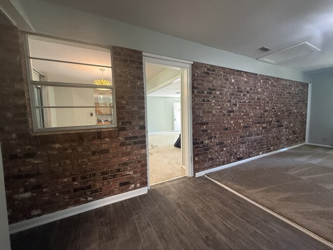 Building Photo - 2803 Smilax Ave