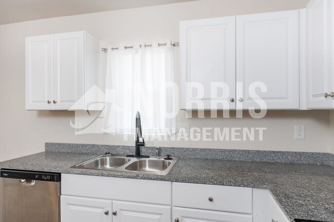 Building Photo - Beautiful New Home in Arizona City