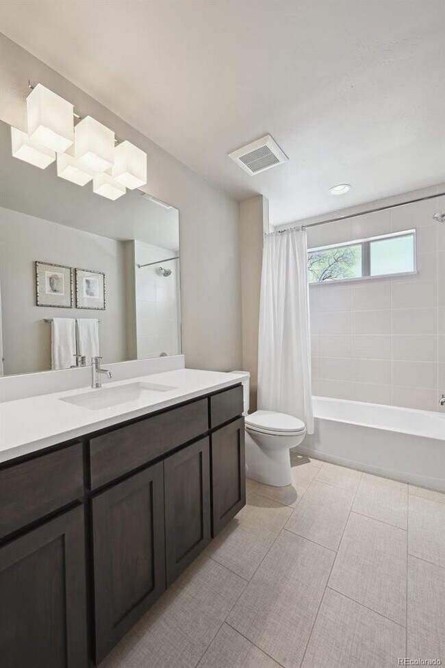 Building Photo - Rare University/Observatory Park 4 Plus Bed, 4.5 Bath Home