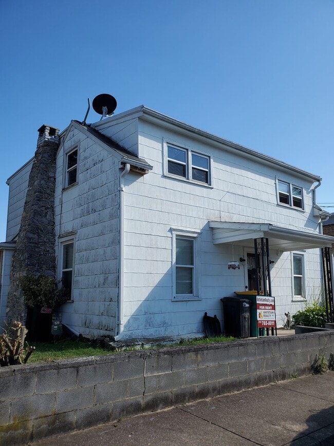 Building Photo - Charming House in the Borough