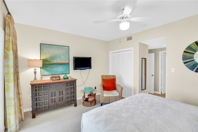 Building Photo - 5040 Harmony Cir