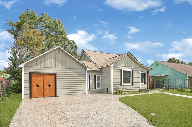 Building Photo - 7125 Gillen St