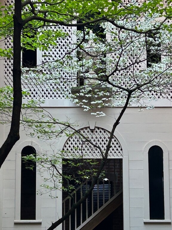 Building Photo - 31 Branch St