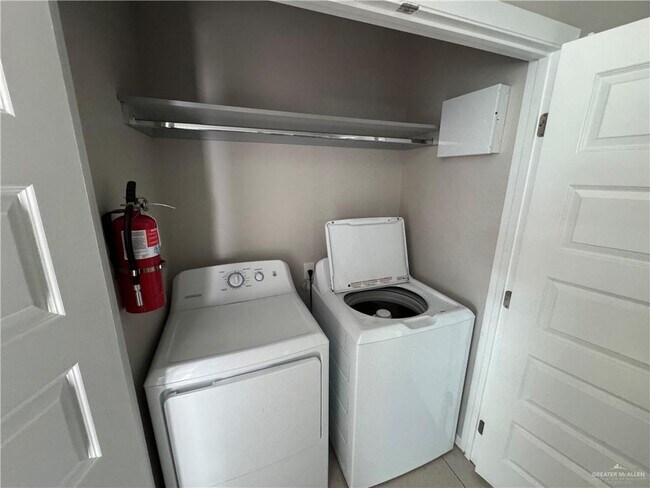Building Photo - 3413 S Mia Ln