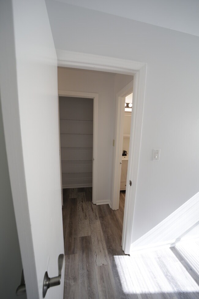 Building Photo - 7909 Carmel Rd