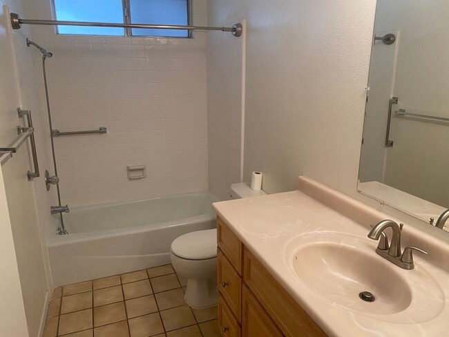 Building Photo - Summerfield Home