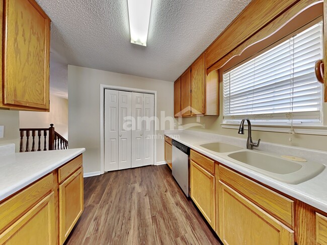Building Photo - 4718 Vineyard Ct