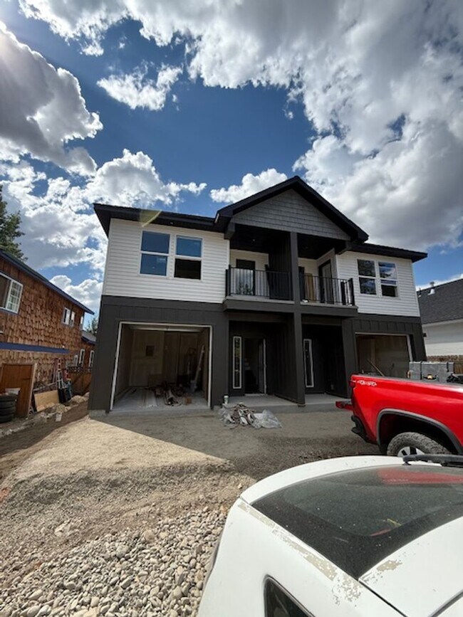 Building Photo - 504 St