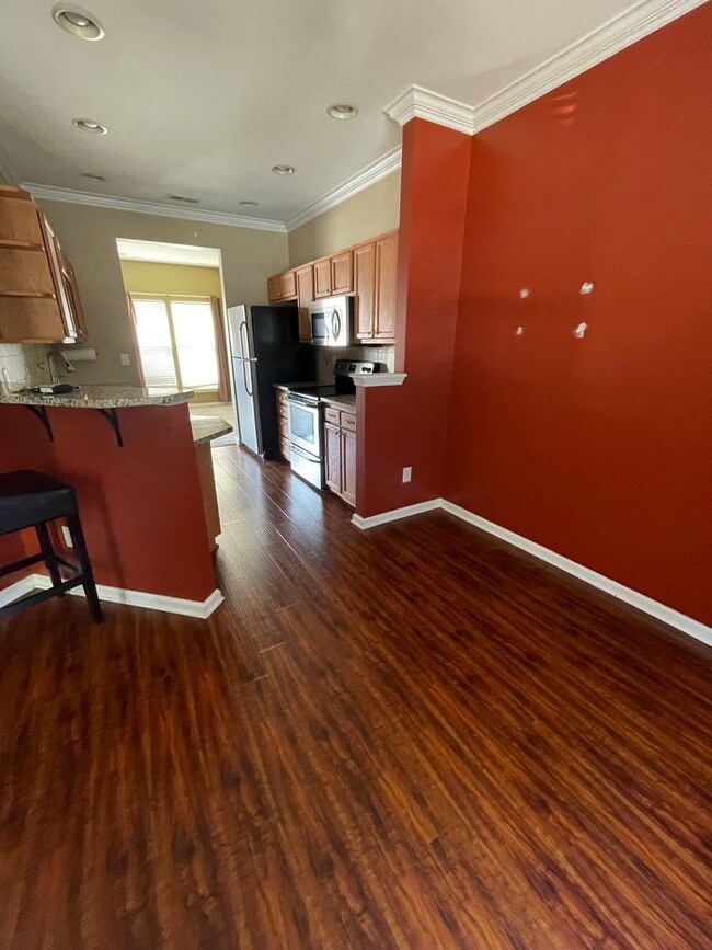 Building Photo - Hadley Commons 2 Bedroom 2.5 Bath Townhome Minutes from Bridgeway Station !!