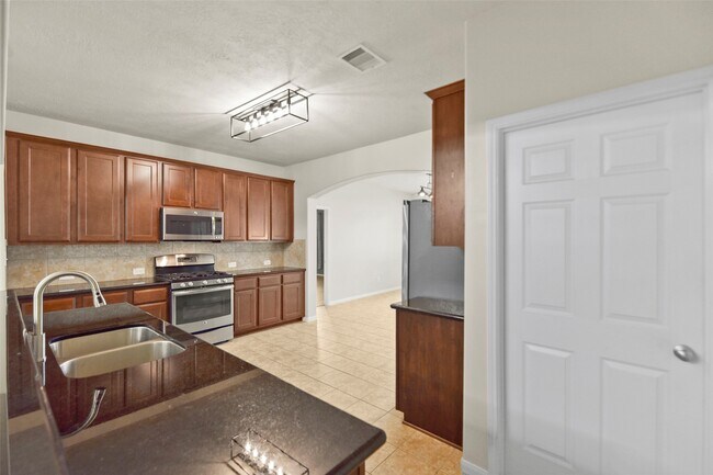 Building Photo - 16918 Lake Arlington Ln