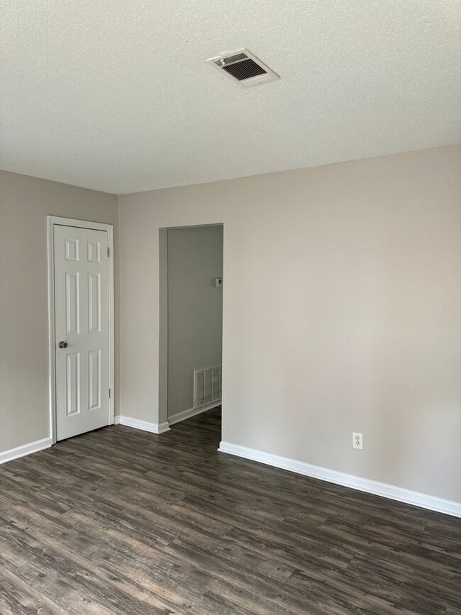 Building Photo - 2311 Walden Dr