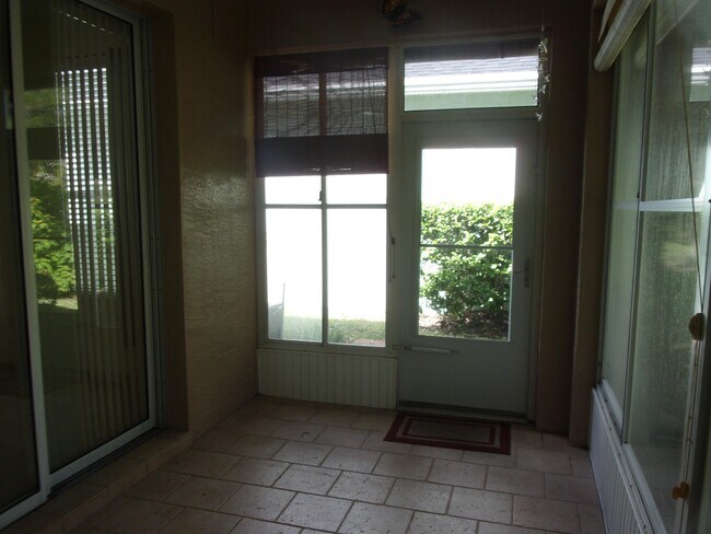 Building Photo - 512 Boxwood Pl