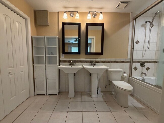 Building Photo - Windward Meadows 3BR/2BA on 1 Acre with Fenced Yard