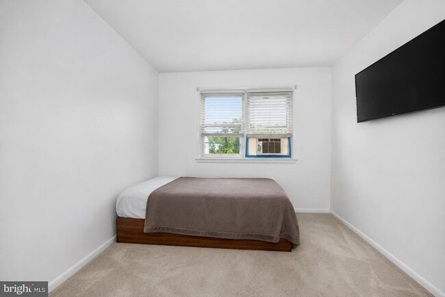 Building Photo - 728 Pennbrook Ave