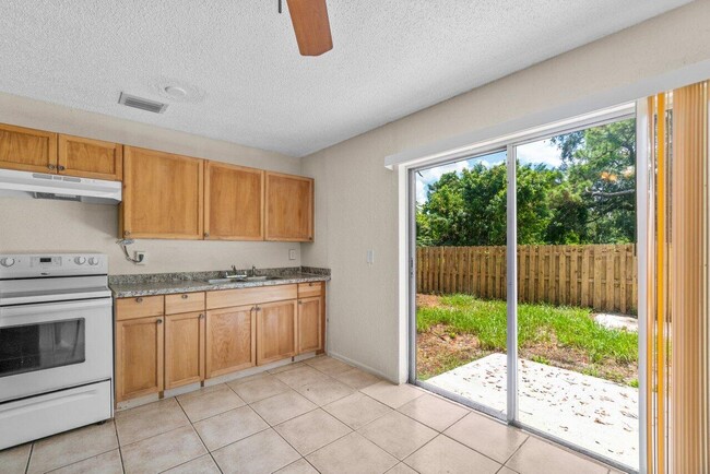 Building Photo - 4758 Gulfstream Rd