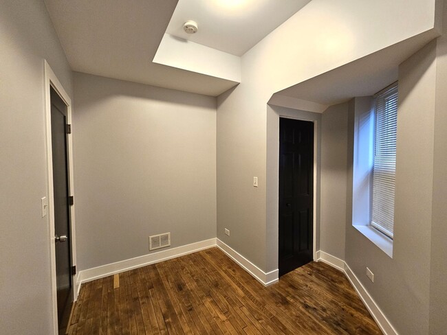 Building Photo - 3939 W Polk St
