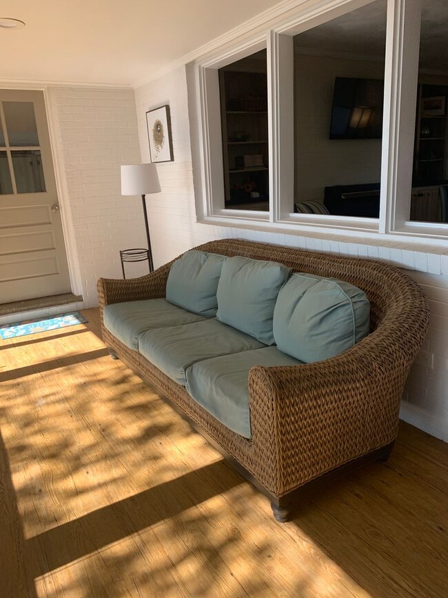 Building Photo - 3 Bedroom 2 Bath Home in Point Harbor Avai...