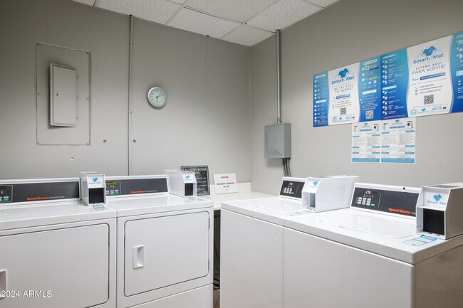 Building Photo - 7350 N Pima Rd