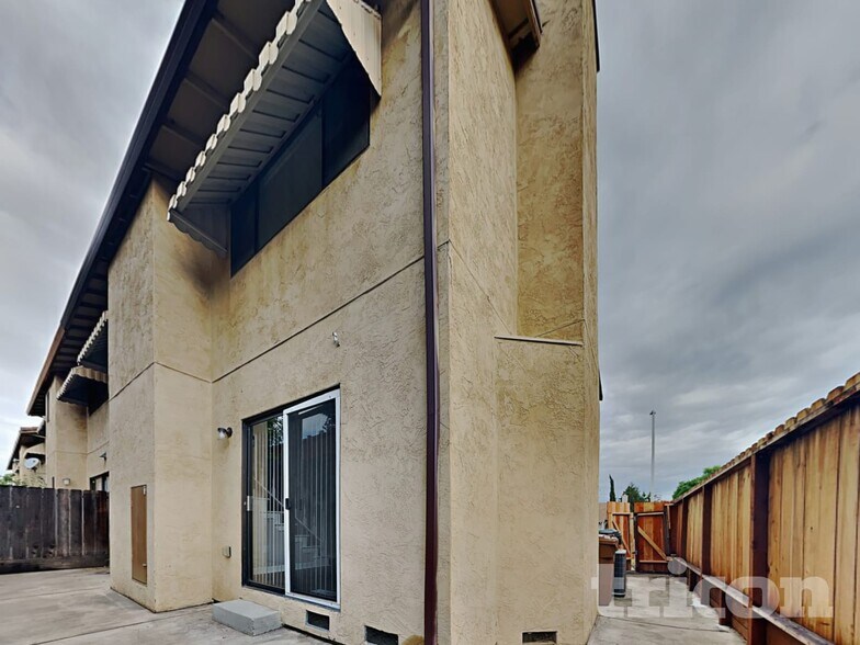 Building Photo - 1344 Shaddick Dr