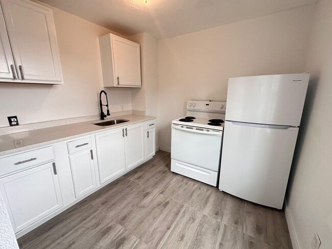 Building Photo - 132 Charles St