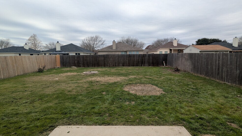 Building Photo - 1718 Wood Creek Dr