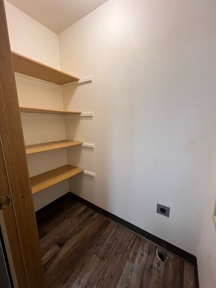 Building Photo - 1526 Lake Elmo Dr