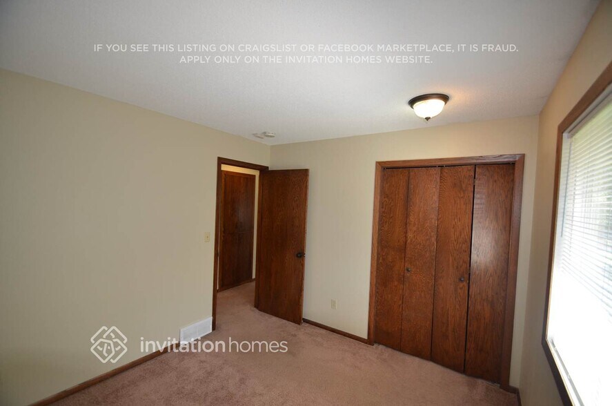 Building Photo - 2601 E 121st St