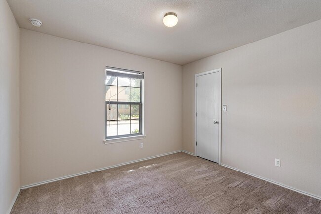 Building Photo - 15012 Parrish Ln