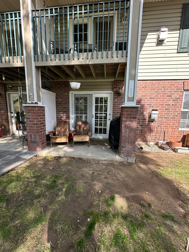 Building Photo - Amazing Ground Level 2 Bedroom!