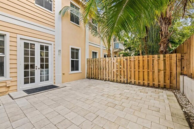 Building Photo - 515 SW 18th Ave