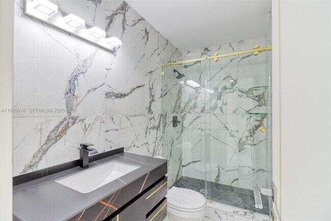 Building Photo - 5235 SW 40th Ave