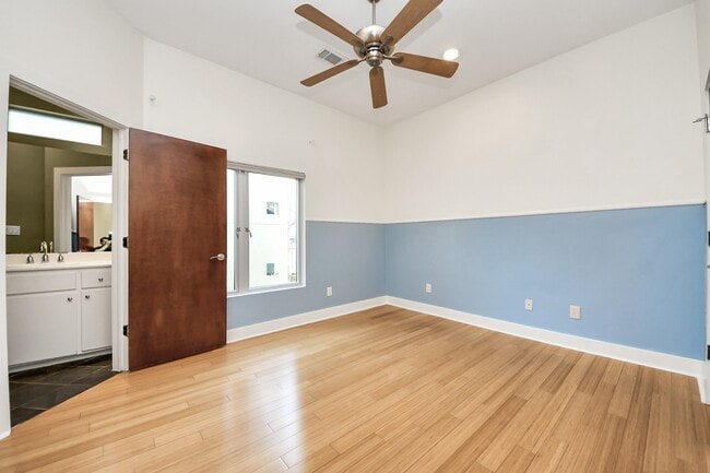 Building Photo - 1610 Calumet St