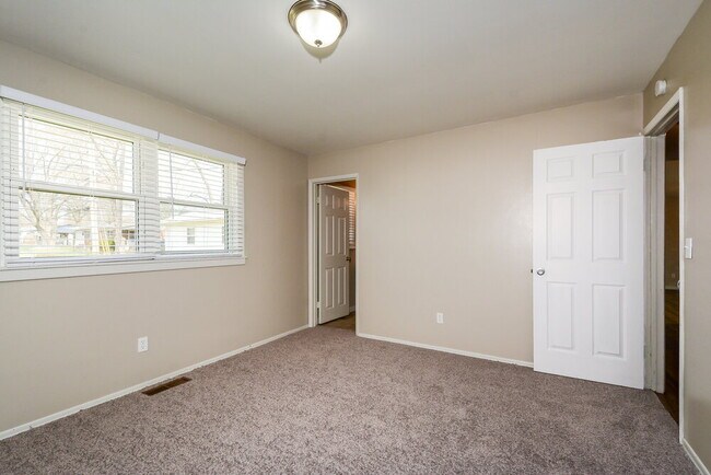 Building Photo - 760 Hazelvalley Dr