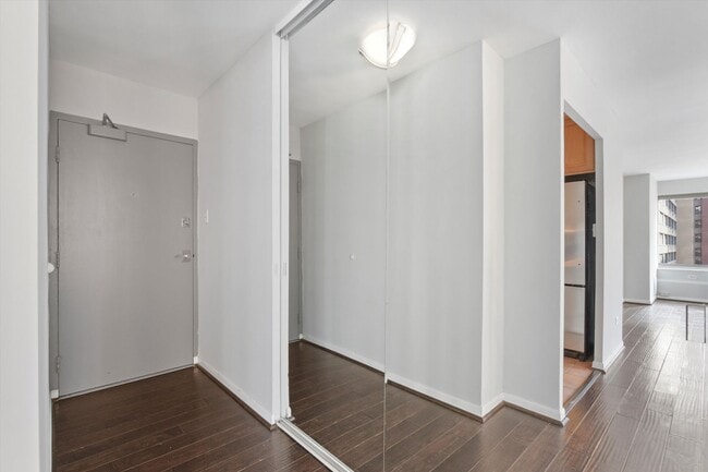Building Photo - One bedroom Apt in Gold Coast