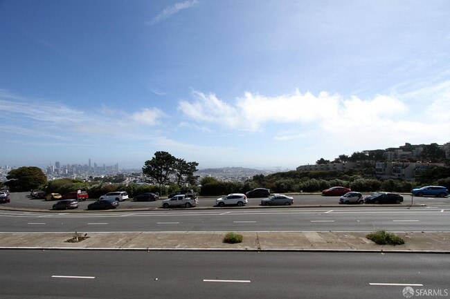 Building Photo - 184 Portola Dr