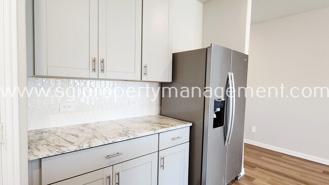 Building Photo - 417 Stagg St