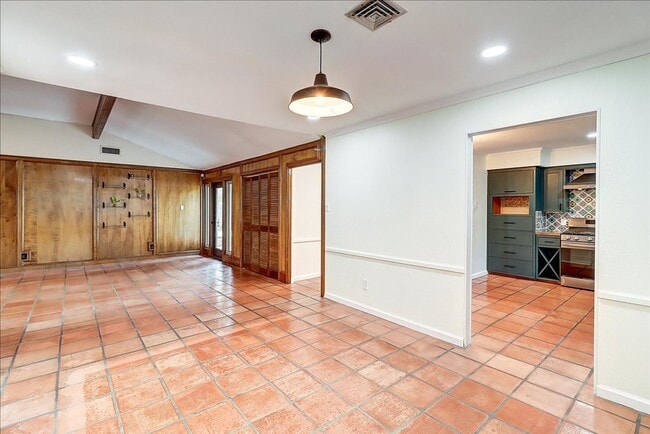 Building Photo - 5530 Tahoe Cir