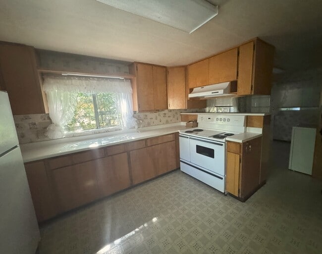 Building Photo - 16 Van Ness Ave