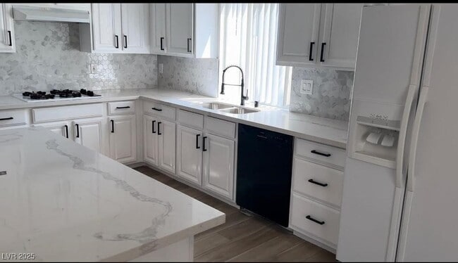 Building Photo - 24 Staghorn St