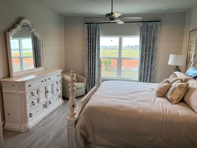 Building Photo - AVAILABLE IN NOVEMBER - Don't miss this op...